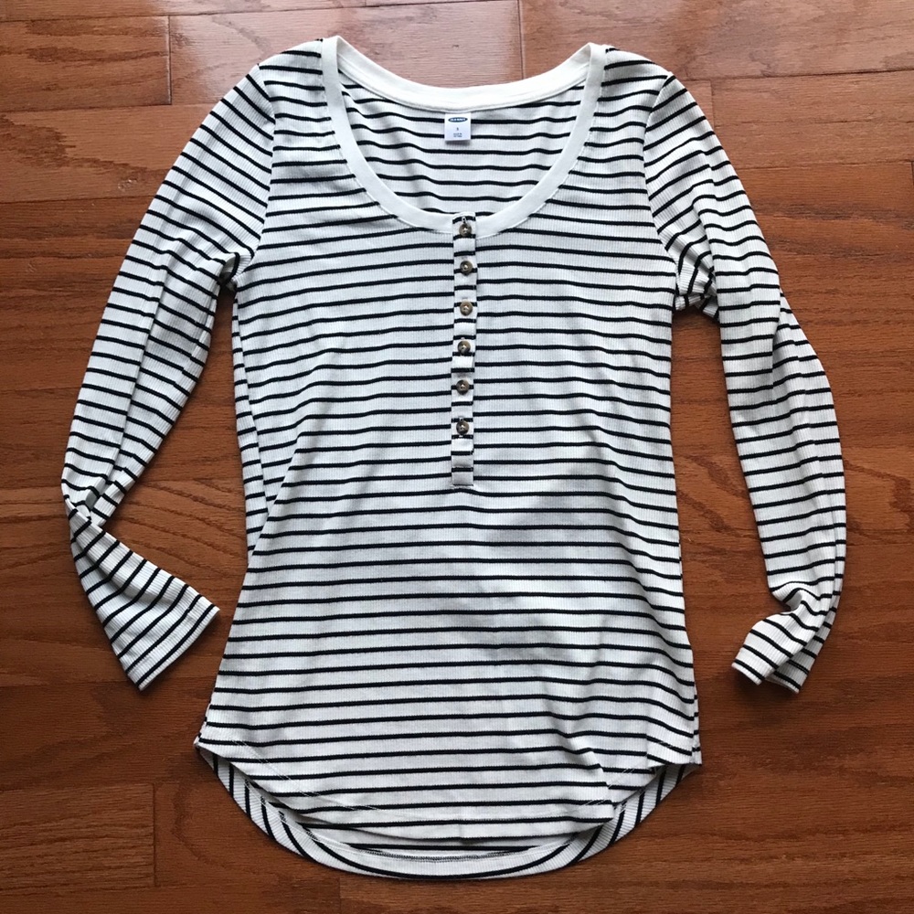 Old Navy thermal Henley top, size Small